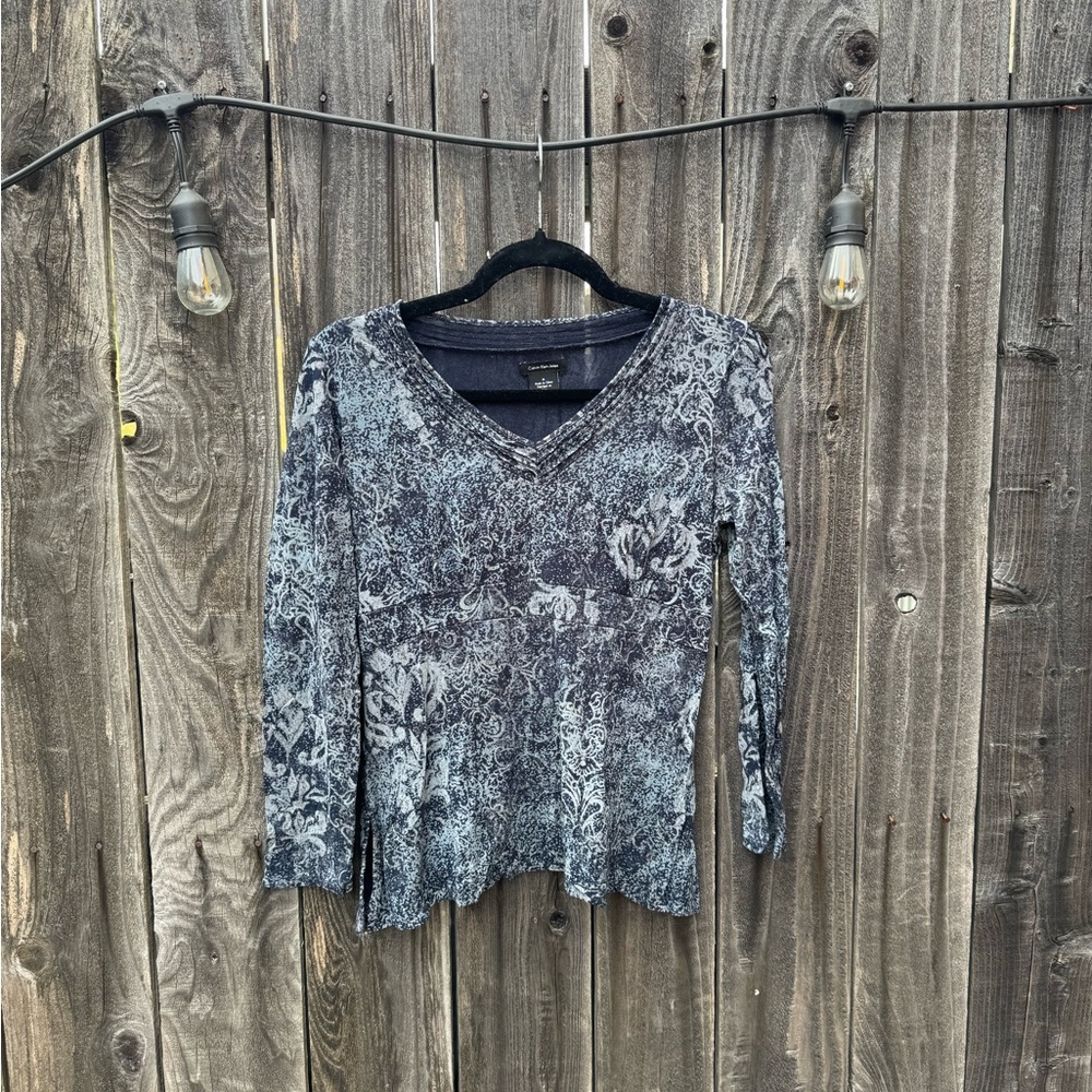 3/$15 CLEARANCE- Calvin Klein Jeans Blue Print V Neck Long Sleeve Blouse medium
